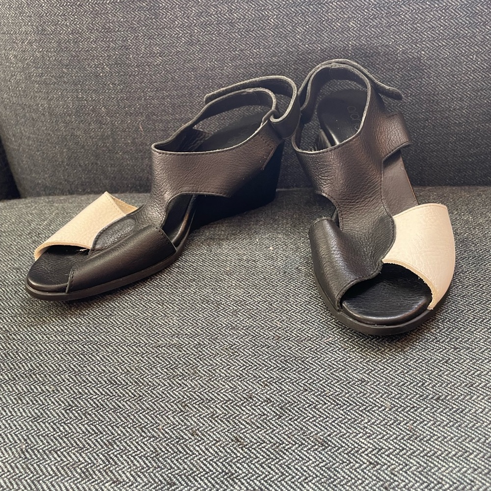 Arche Small Wedge Two Tone Sandal - Picture 2 of 9